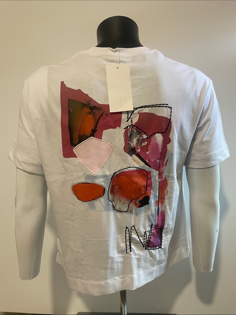 ZARA White Short-Sleeve Tee with Pink and Orange Abstract Back Graphic